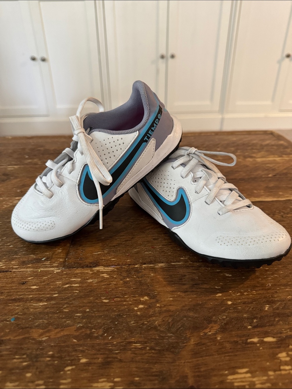 Like new! Nike Kids Tiempo Turf Shoes